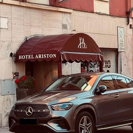 Hotel Ariston Piombino Buitenkant foto