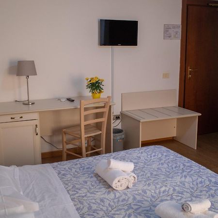 Hotel Ariston Piombino Buitenkant foto