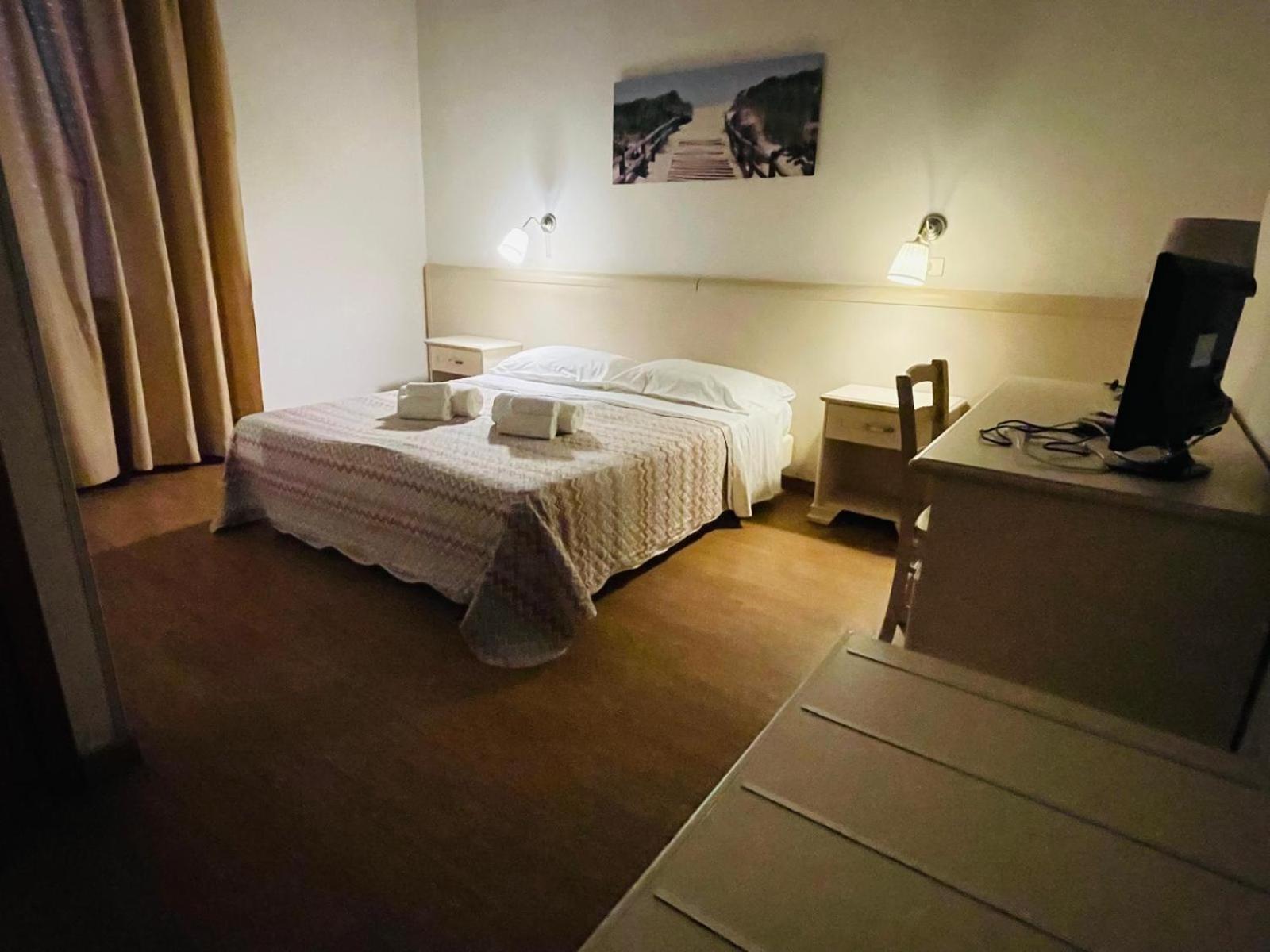 Hotel Ariston Piombino Buitenkant foto