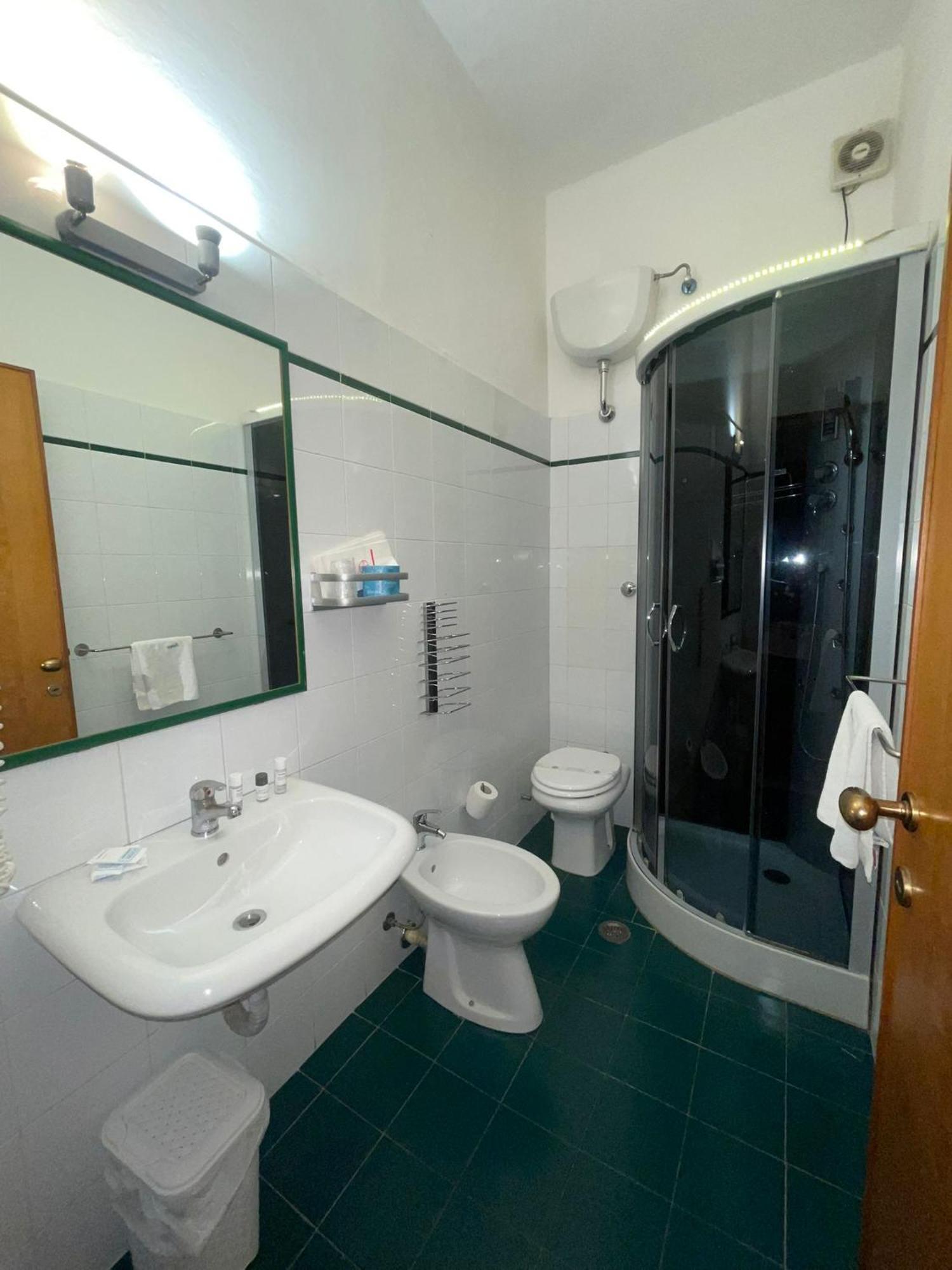 Hotel Ariston Piombino Buitenkant foto