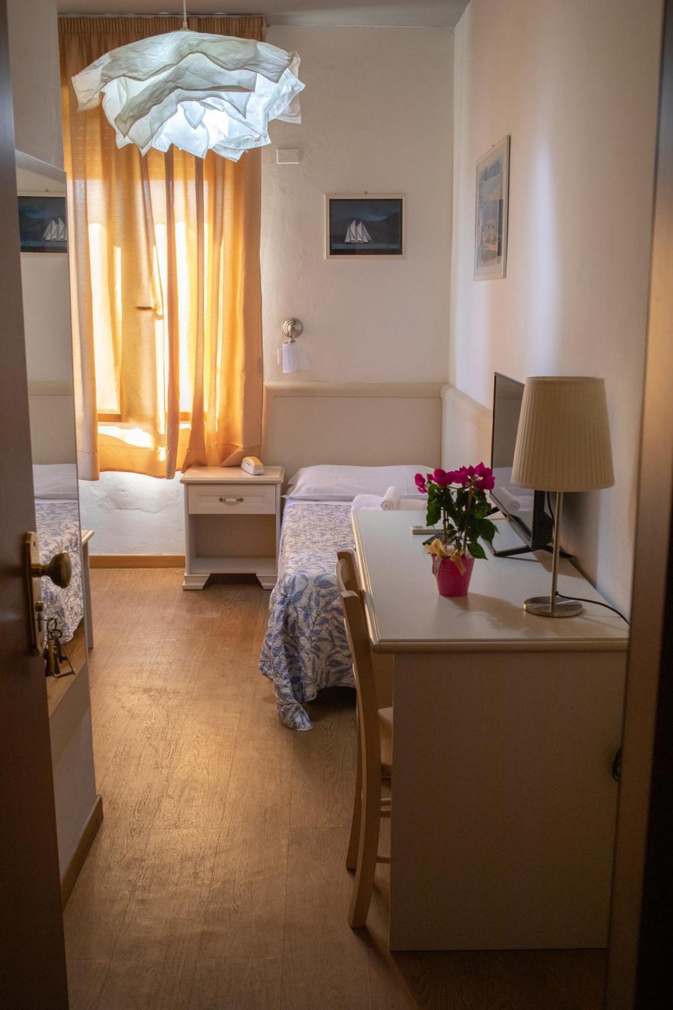 Hotel Ariston Piombino Buitenkant foto