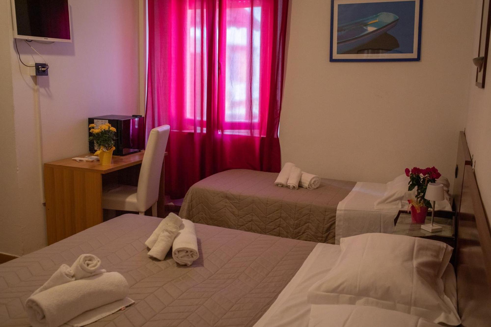 Hotel Ariston Piombino Buitenkant foto