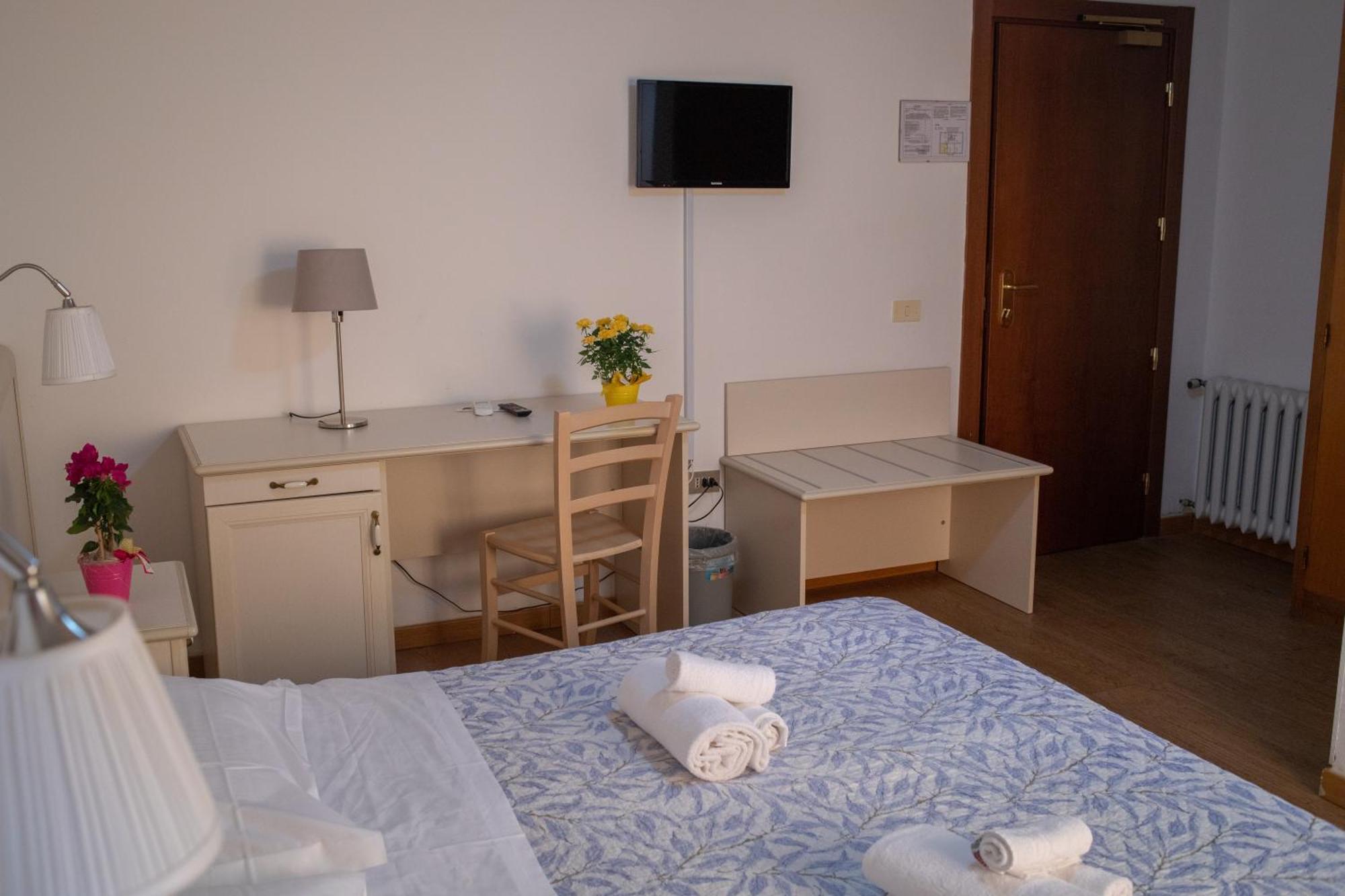 Hotel Ariston Piombino Buitenkant foto