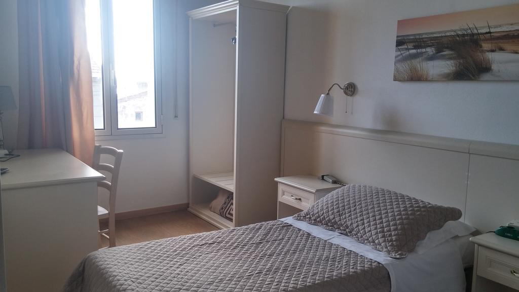 Hotel Ariston Piombino Buitenkant foto