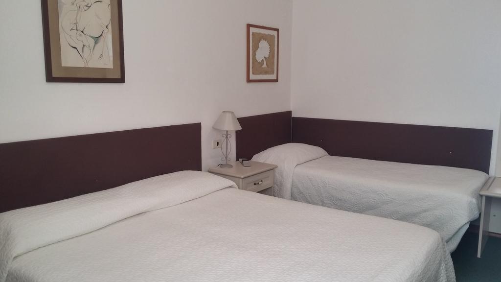 Hotel Ariston Piombino Buitenkant foto