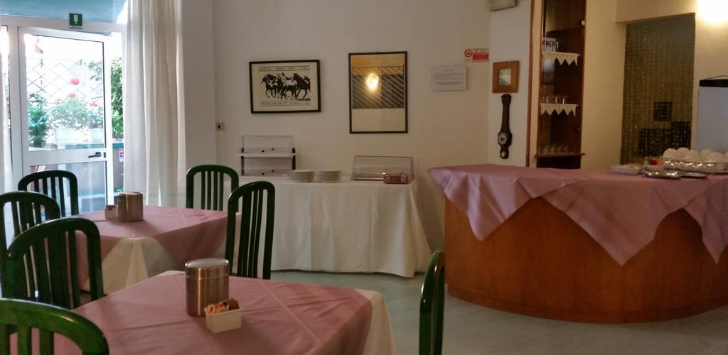 Hotel Ariston Piombino Buitenkant foto